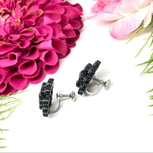 VINTAGE⚜️Clustered Crystal Black Clip Earrings - Picture 5 of 7